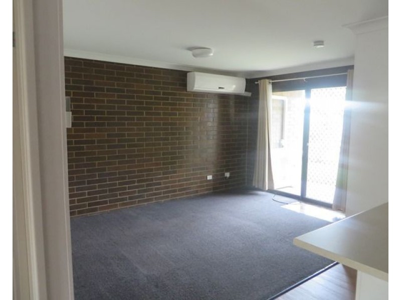 2/15 Roma Crescent, Roma QLD 4455