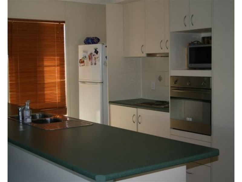 3 Bond Street, Roma QLD 4455