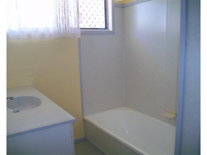 14 Holland Street, Roma QLD 4455