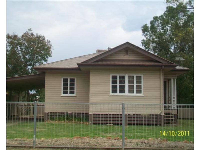 64 Northern Road, Roma QLD 4455
