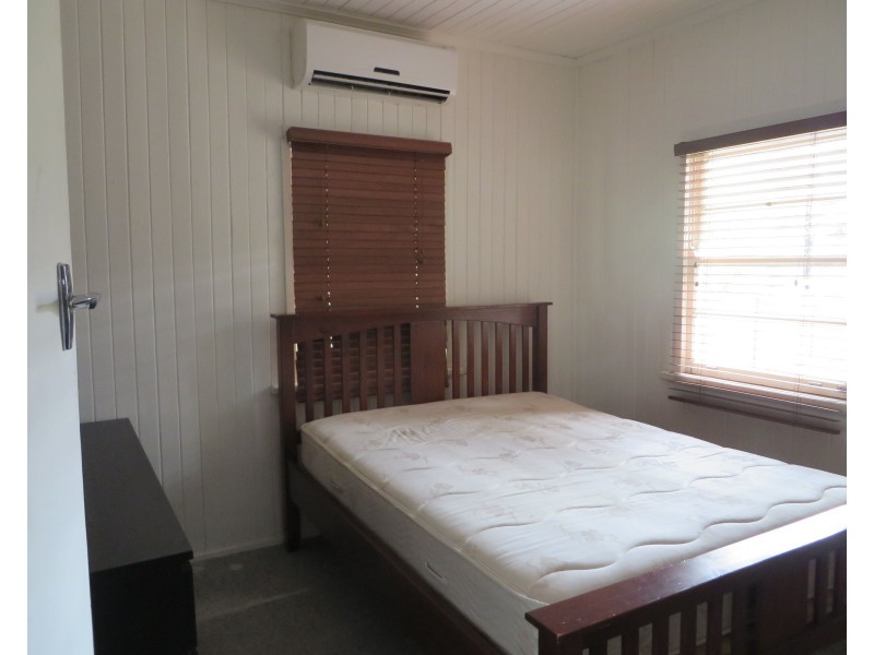 64 Northern Road, Roma QLD 4455