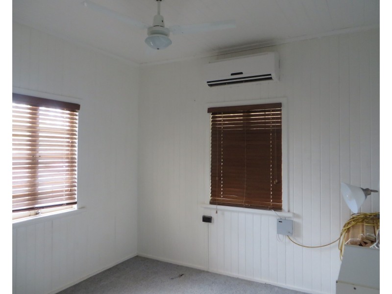 64 Northern Road, Roma QLD 4455