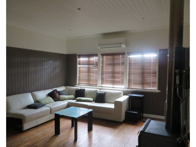 64 Northern Road, Roma QLD 4455
