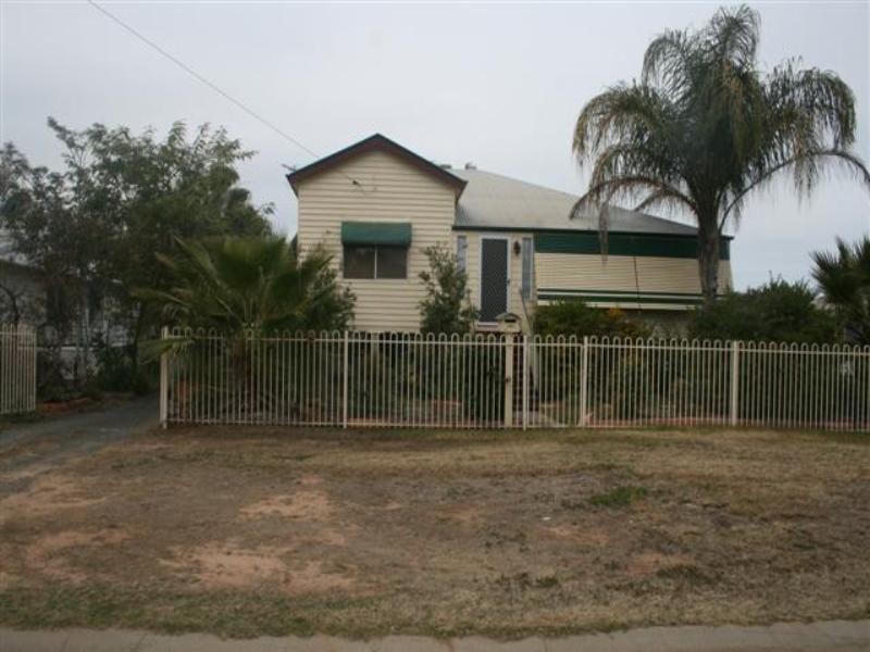 128 Arthur Street, Roma QLD 4455