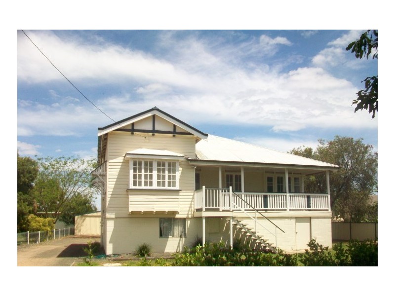 94 Northern Road, Roma QLD 4455