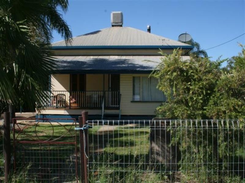 74 Raglan Street, Roma QLD 4455