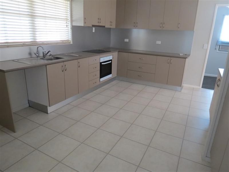 9 Borland Street, Roma QLD 4455