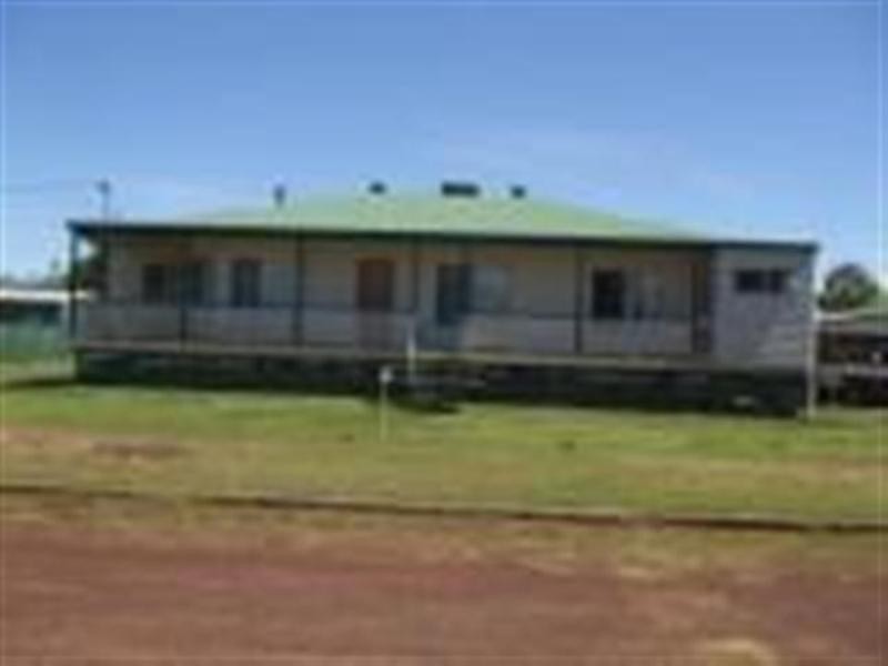 94 Robert Street, Surat QLD 4417