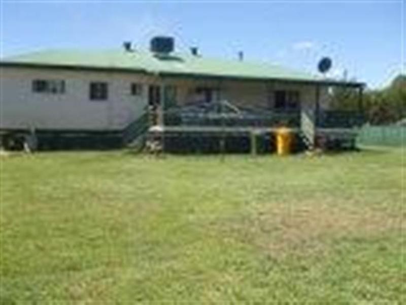 94 Robert Street, Surat QLD 4417