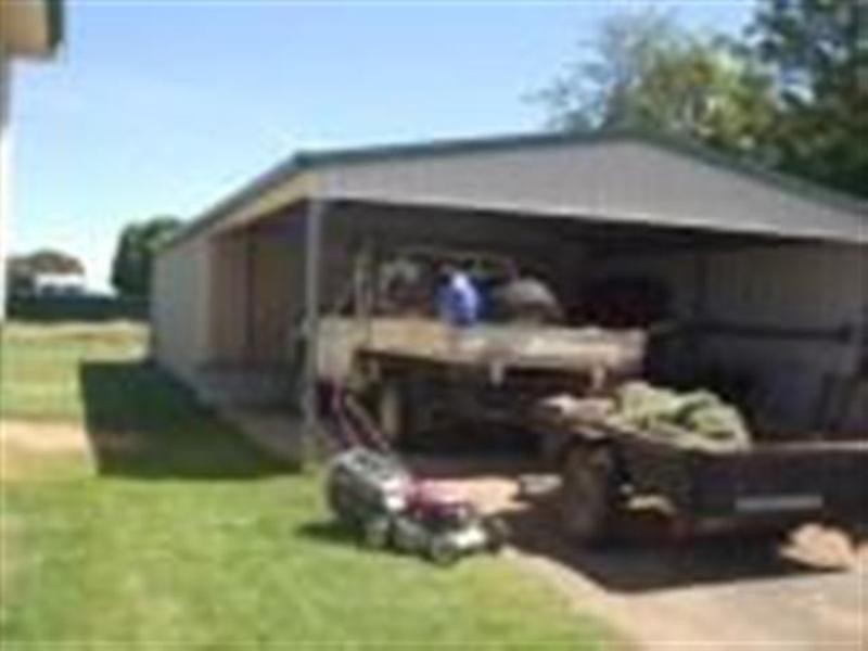 94 Robert Street, Surat QLD 4417