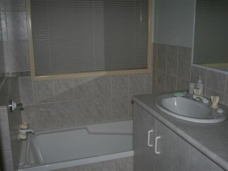 23 Madison Terrace, Roma QLD 4455