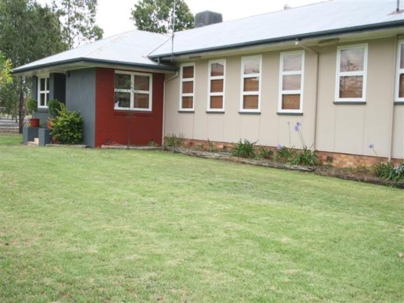 27 Lovell Street, Roma QLD 4455