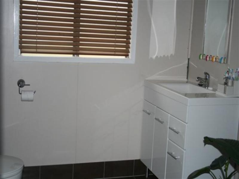 27 Lovell Street, Roma QLD 4455