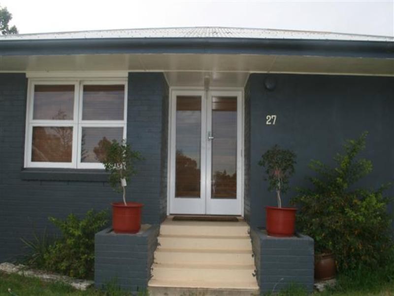 27 Lovell Street, Roma QLD 4455