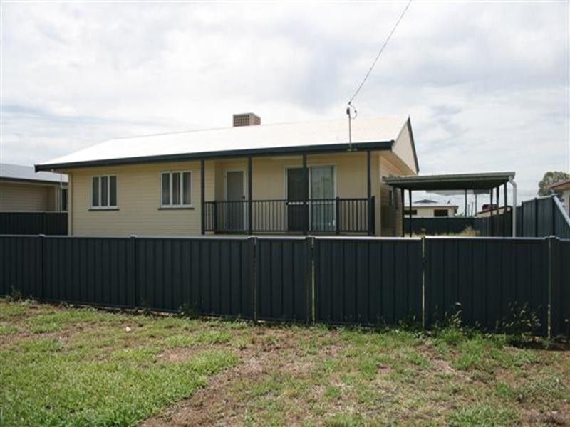 26 Luff Street, Roma QLD 4455