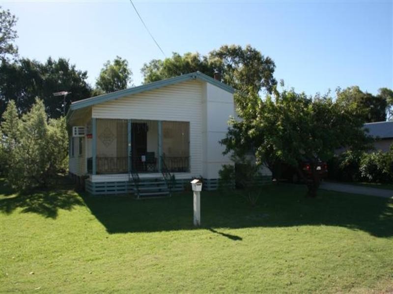 11 Hunter Street, Roma QLD 4455