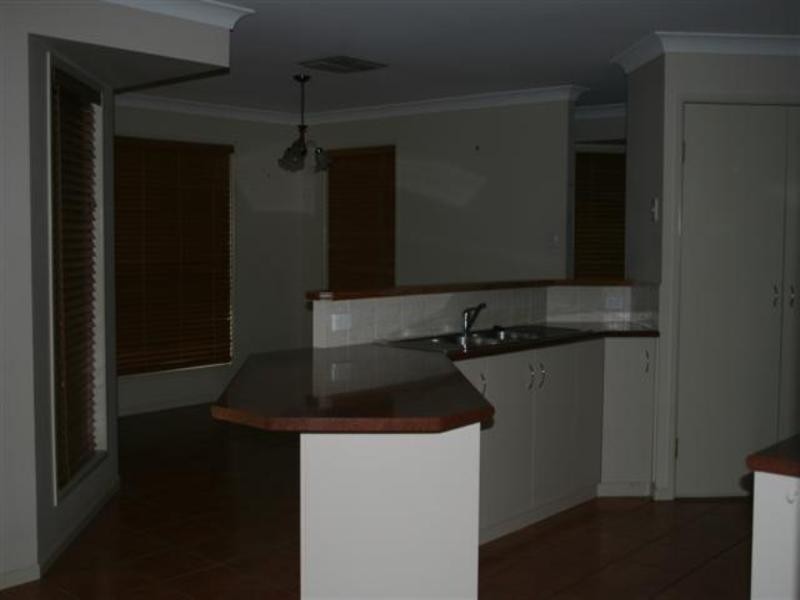 15 Madison Terrace, Roma QLD 4455