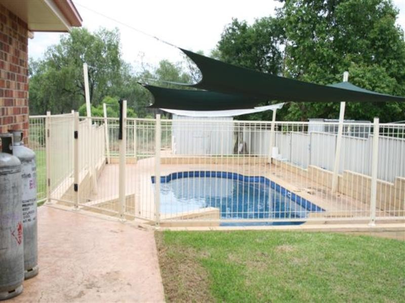 15 Madison Terrace, Roma QLD 4455
