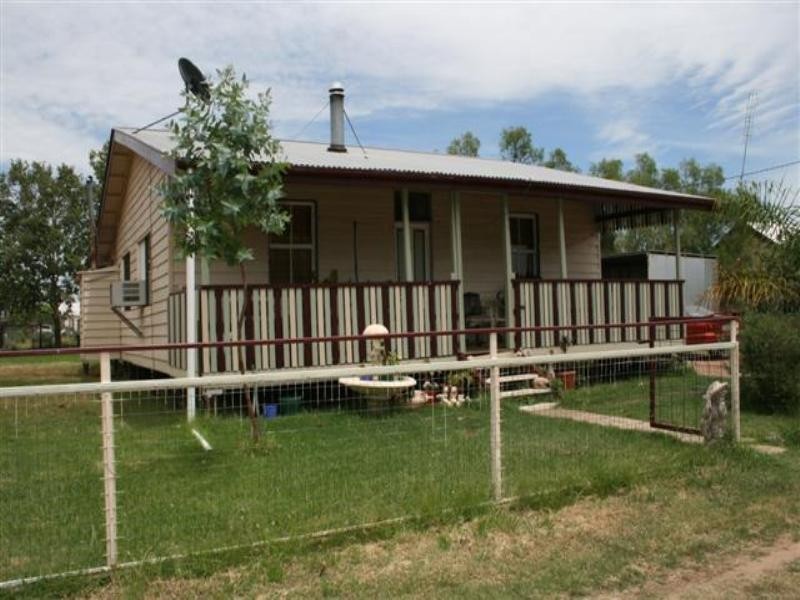 17 Creek Street, Yuleba QLD 4427