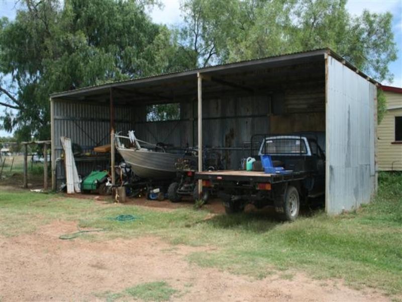 17 Creek Street, Yuleba QLD 4427