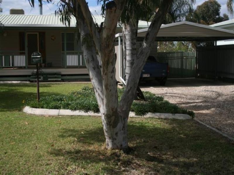 3 Alex Parade, Roma QLD 4455