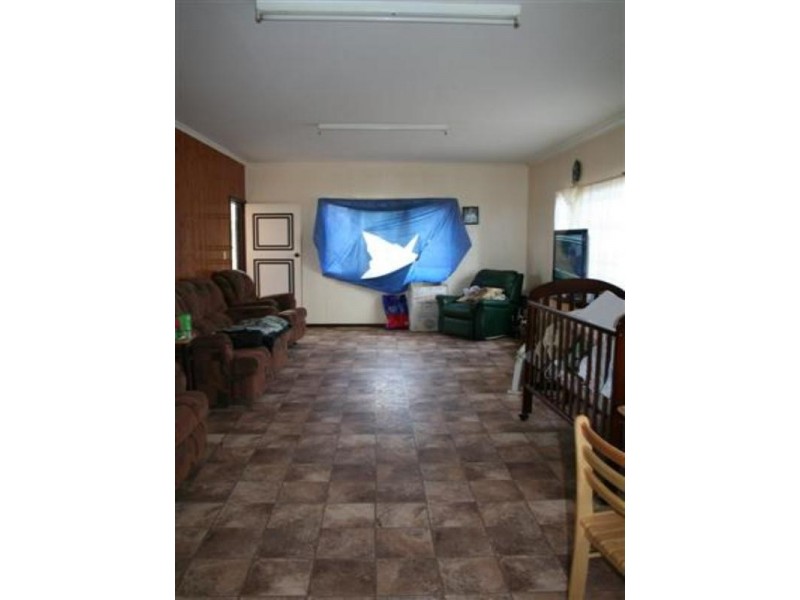 5 Flinders Street, Yuleba QLD 4427