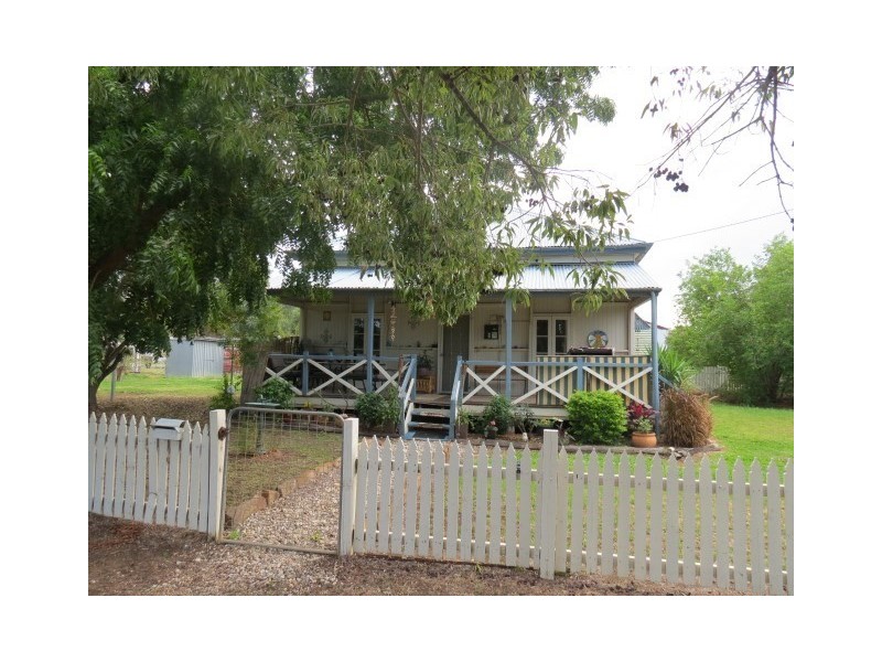 25 Station Street, Roma QLD 4455