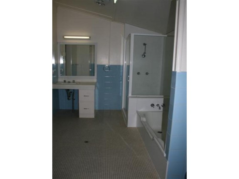 19 Crawford Street, Roma QLD 4455