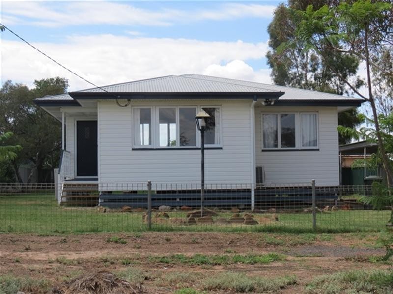 128 Currey Street, Roma QLD 4455