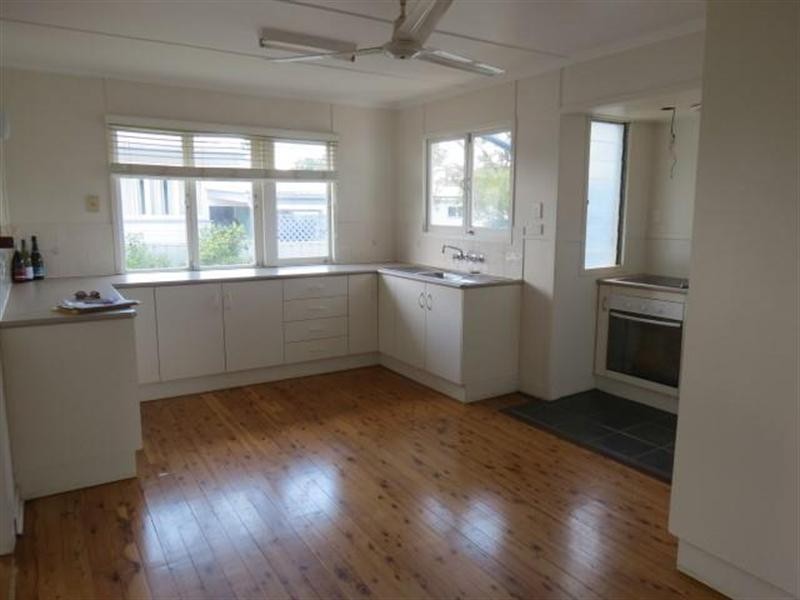 128 Currey Street, Roma QLD 4455