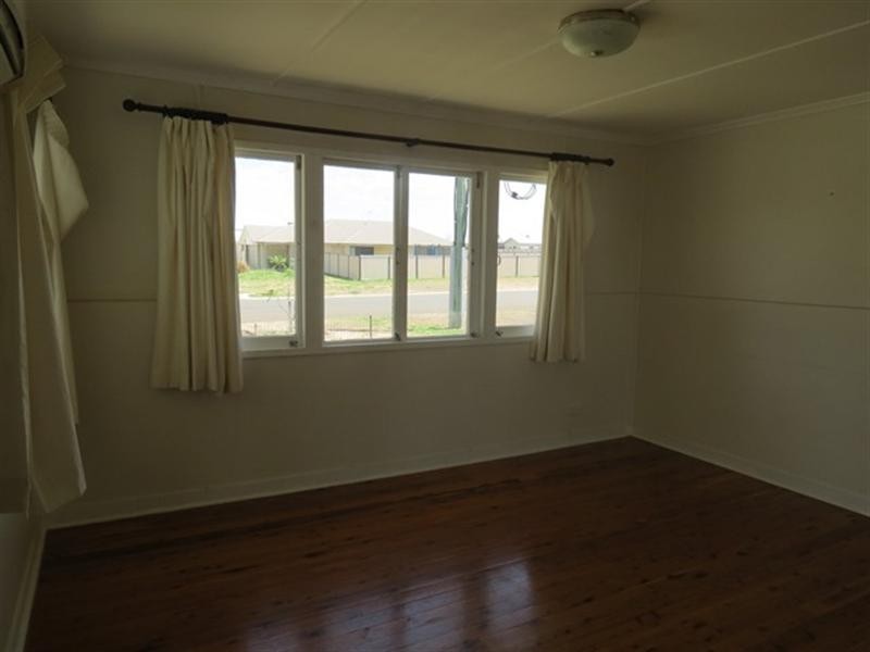 128 Currey Street, Roma QLD 4455