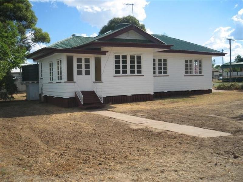 18 Russell Street, Roma QLD 4455