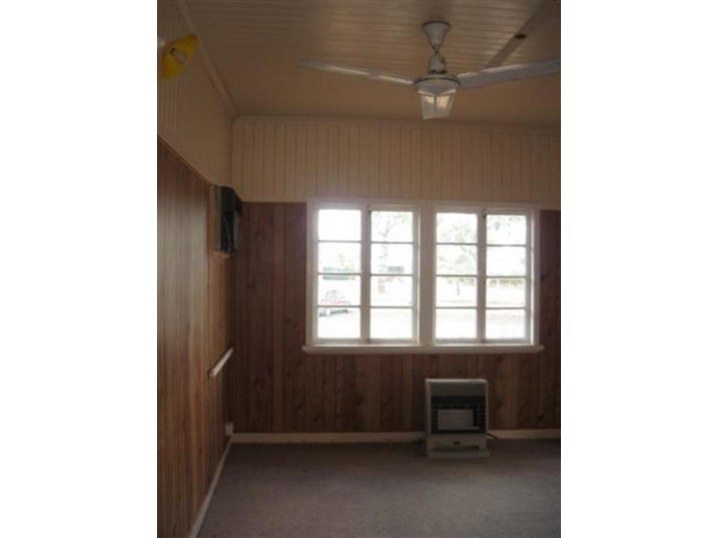 18 Russell Street, Roma QLD 4455