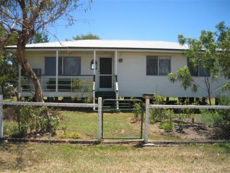 15 South Street, Roma QLD 4455