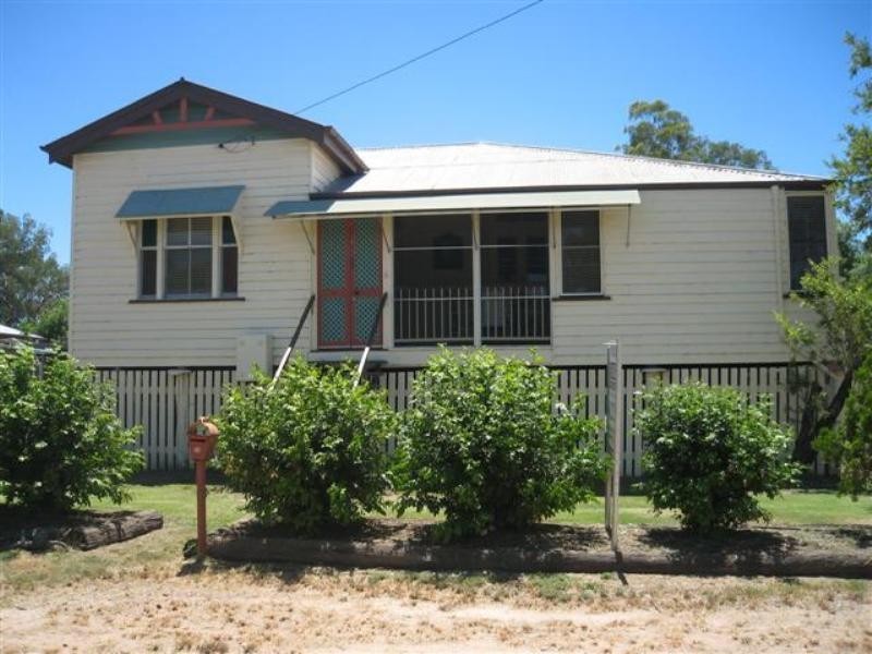 11 May Street, Roma QLD 4455