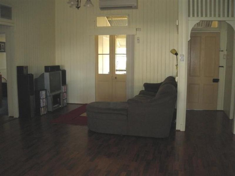 11 May Street, Roma QLD 4455