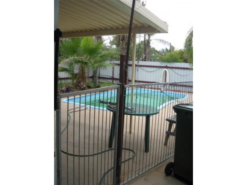 69 Bowen Street, Roma QLD 4455