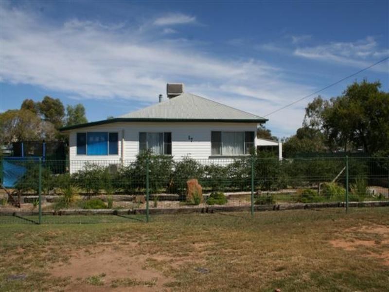 17 Crawford Street, Roma QLD 4455