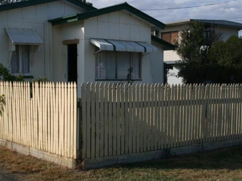129 Miscamble Street, Roma QLD 4455