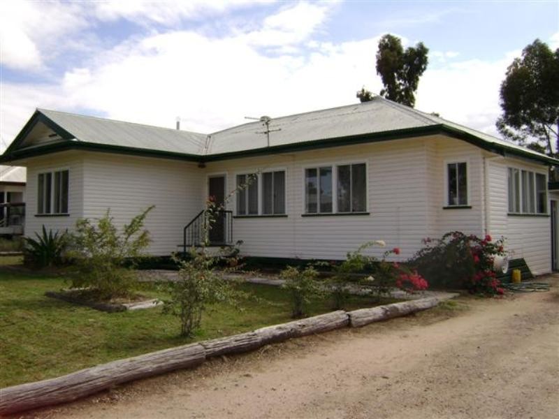17 Hoffman Street, Roma QLD 4455
