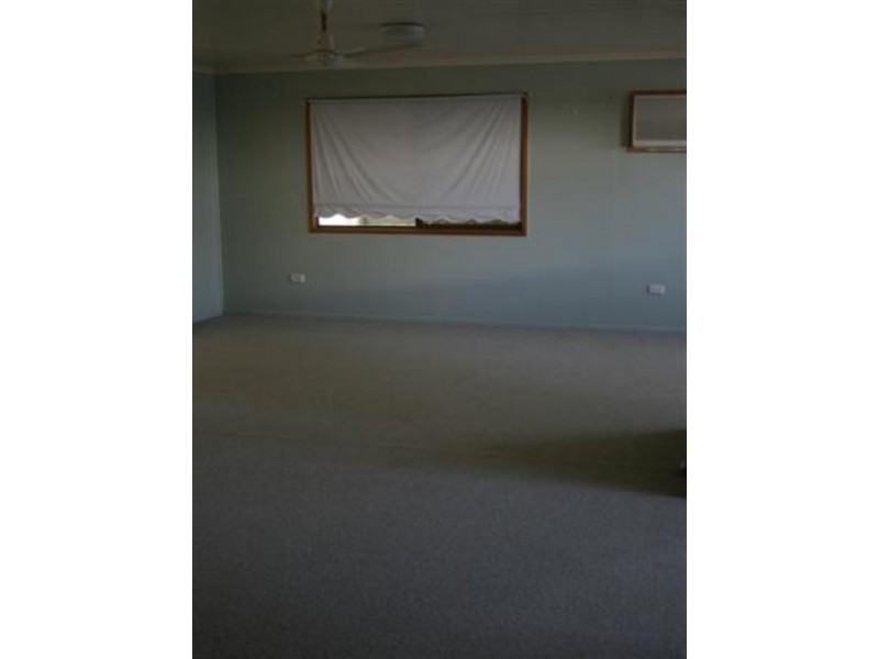 65 Raglan Street, Roma QLD 4455