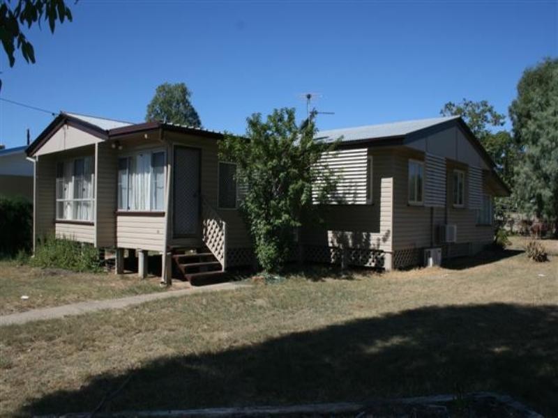 16 Mullavey Street, Roma QLD 4455