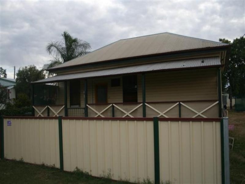 101 Charles Street, Roma QLD 4455
