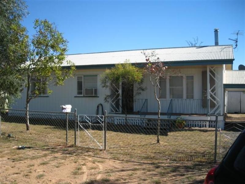 1 Saunders Street, Roma QLD 4455