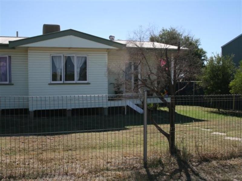 95 Raglan Street, Roma QLD 4455
