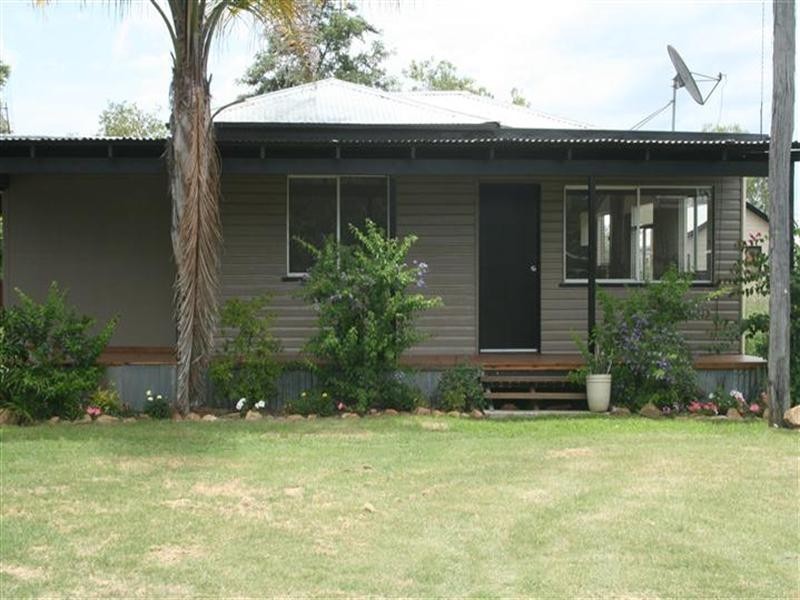 27 Charles Street, Roma QLD 4455