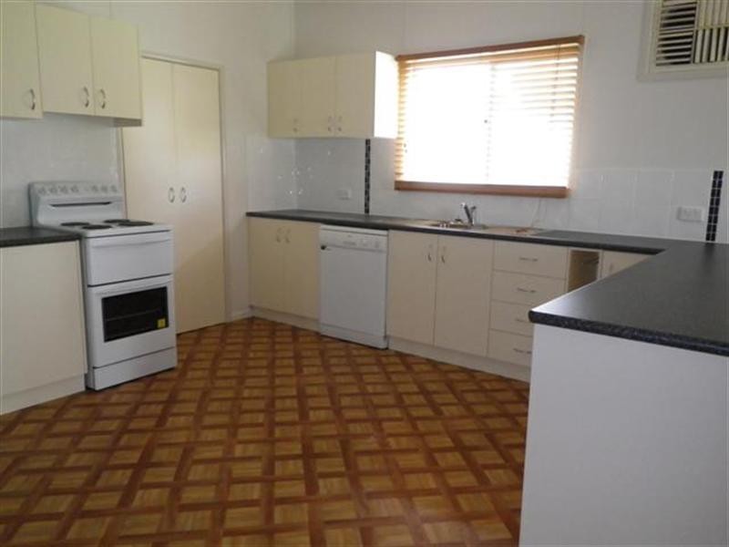 27 Charles Street, Roma QLD 4455