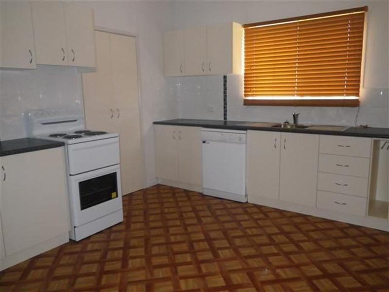 27 Charles Street, Roma QLD 4455