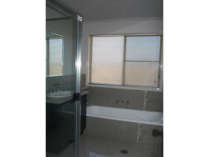 214 Bourne Drive, Roma QLD 4455