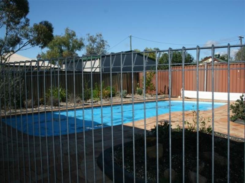 9 Hoffman Street, Roma QLD 4455